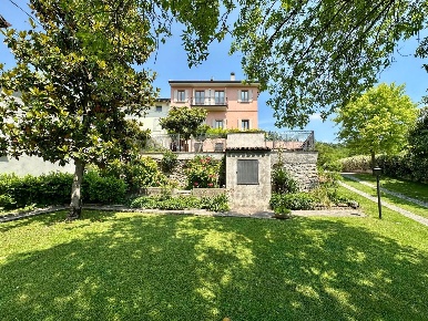 Foto Villa unifamiliare in Strada Tarsi 18, Monzambano di 310 m² in vendita