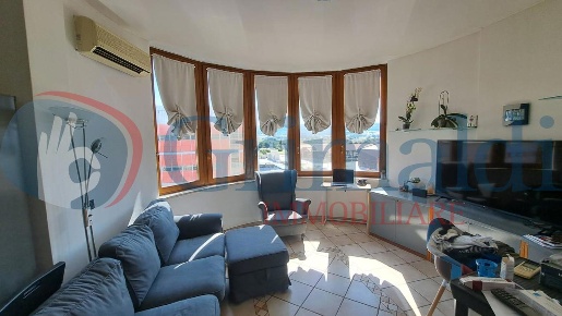 Foto Appartamento in Via Intorno Fosso 1, Cannara di 100 m² con 4 locali