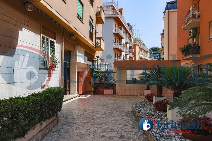 Foto Appartamento in Via ugo de carolis 6, Roma di 134 m² con 4 locali