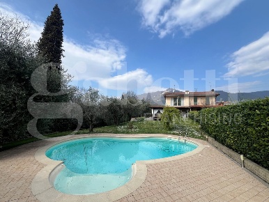 Foto Villa bifamiliare in Via Ippolito Bochi 3, Roè Volciano di 263 m²