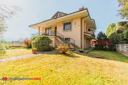 Foto Appartamento in Via vigone 49, Cavour di 185 m² con 6 locali