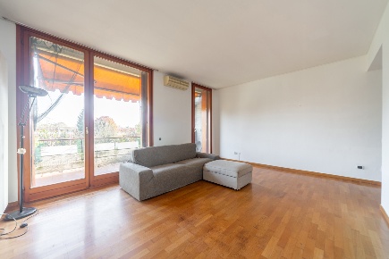 Foto Appartamento in Via de gasperi 10, Rodano di 100 m² con 3 locali