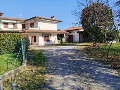 Foto Appartamento a Gaiarine di 220 m² con 7 locali in vendita