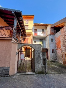 Foto Appartamento in Via Alla Fontana 9, Porlezza di 130 m² con 3 locali