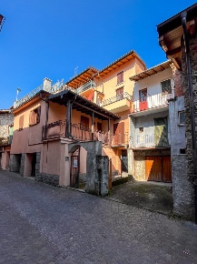 Foto Appartamento in Via Alla Fontana 9, Porlezza di 130 m² con 3 locali