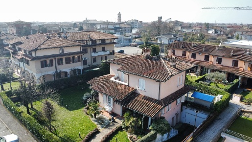 Foto Villa singola in Via ALDO MORO 37, Castelcovati di 290 m² con 4 locali