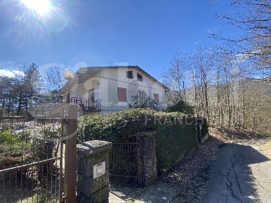 Foto Villa singola in Via Pieralli 12, Castiglione dei Pepoli di 272 m²