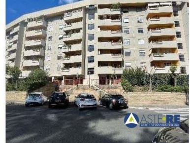 Foto Appartamento in Viale Lina Cavalieri, Roma di 130 m² con 5 locali