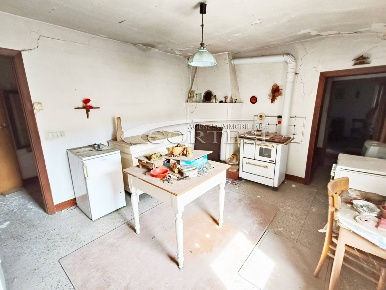 Foto Appartamento a San Costanzo di 120 m² con 6 locali in vendita