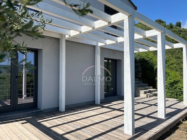 Foto Villa unifamiliare a Carasco di 130 m² con 6 locali in vendita