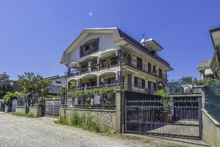 Foto Appartamento in Via pacinotti 0, San Gillio di 197 m² con 5 locali
