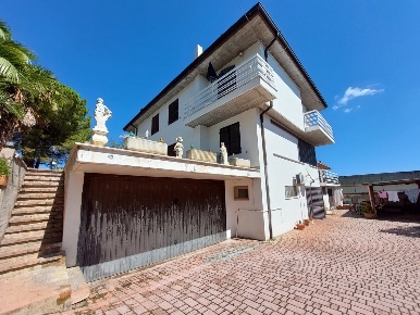 Foto Villa unifamiliare in Contrada San Martino 0, Colonnella di 300 m²