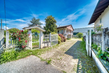 Foto Villa bifamiliare in Via IV Novembre 12, Bosconero di 282 m²