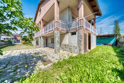 Foto Villa bifamiliare in Via IV Novembre 12, Bosconero di 282 m²