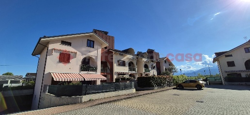 Foto Appartamento in Via Umberto I 158, Piscina di 70 m² con 2 locali