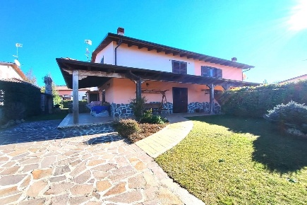 Foto Villa unifamiliare in Santa Maria delle Macchie, Vinchiaturo di 112 m²