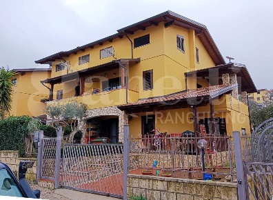 Foto Villa bifamiliare in Via Acqua Sulfurea 6, Marano Marchesato di 210 m²
