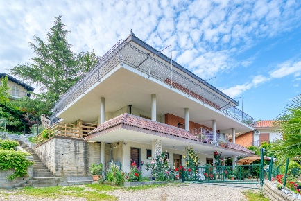 Foto Appartamento in Via Pavarolo 32/4, Baldissero Torinese di 205 m²