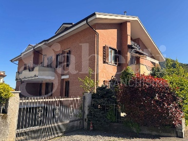 Foto Appartamento in Via Ugo Foscolo 12, Trana di 90 m² con 4 locali