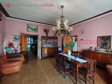 Foto Appartamento in Via Colle 33, Castelliri di 140 m² con 5 locali