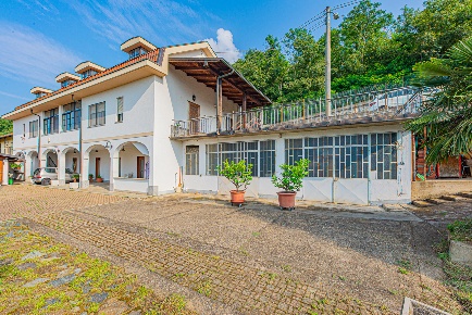 Foto Villa unifamiliare in Via Almese 0, Caselette di 350 m² con 6 locali