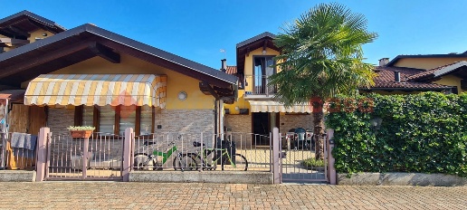 Foto Villa a schiera in Via Borgata bruera 5, Piscina di 100 m² in vendita