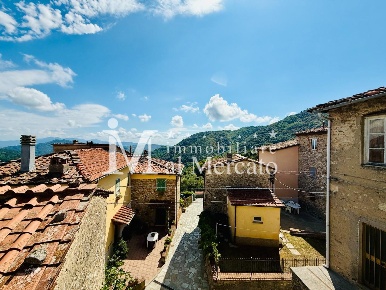 Foto Appartamento a Pescaglia di 100 m² con 5 locali in vendita