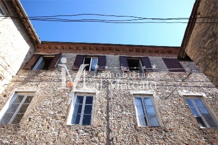 Foto Appartamento a Pescaglia di 100 m² con 5 locali in vendita