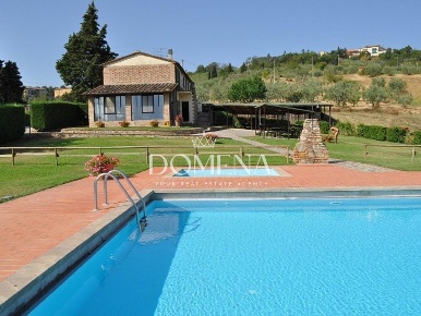 Foto Villa unifamiliare a Montaione di 500 m² con 15 locali in vendita