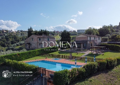 Foto Villa unifamiliare a Montaione di 500 m² con 15 locali in vendita