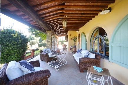 Foto Casa indipendente a Fauglia di 320 m² con 10 locali in vendita