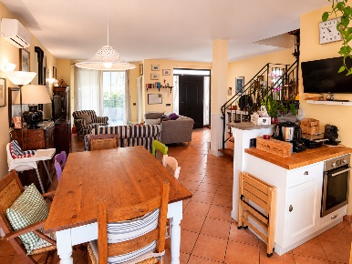 Foto Appartamento a Casole d'Elsa di 198 m² con 6 locali in vendita