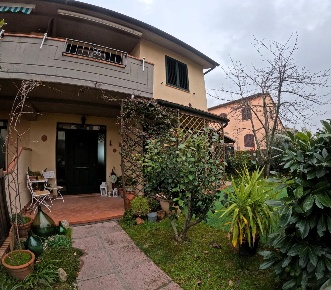 Foto Appartamento a Casole d'Elsa di 198 m² con 6 locali in vendita