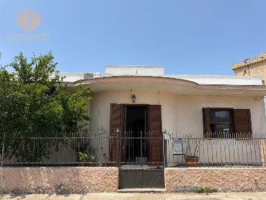 Foto Villa unifamiliare a Morciano di Leuca di 397 m² con 8 locali