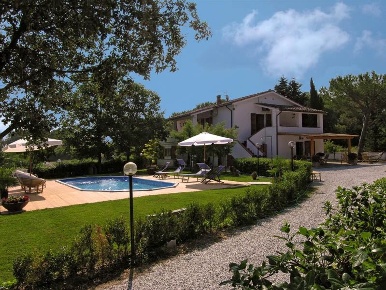 Foto Villa unifamiliare a Fauglia di 220 m² con 6 locali in vendita