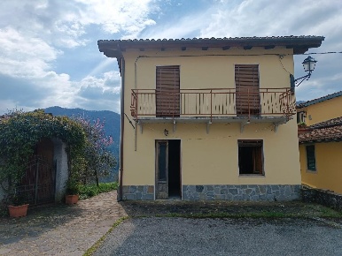 Foto Casa indipendente a Gallicano di 45 m² con 4 locali in vendita