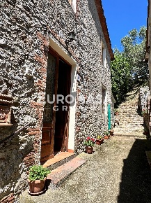 Foto Villa bifamiliare a Pescaglia di 118 m² con 5 locali in vendita