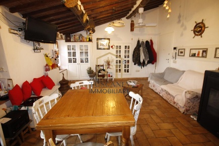 Foto Appartamento a Casole d'Elsa di 60 m² con 3 locali in vendita