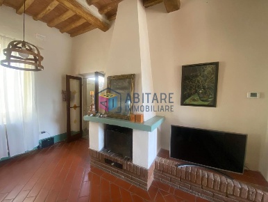 Foto Villa unifamiliare a Fauglia di 270 m² con 9 locali in vendita