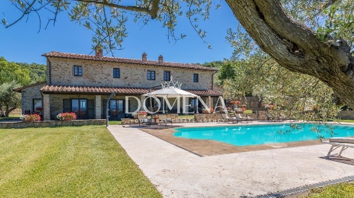 Foto Villa unifamiliare a Tuoro sul Trasimeno di 461 m² con 18 locali