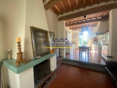Foto Villa bifamiliare a Fauglia Centro di 240 m² con 8 locali in vendita