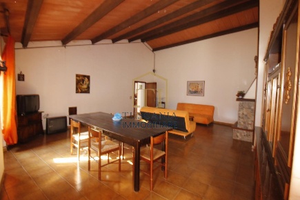 Foto Appartamento a Casole d'Elsa di 100 m² con 5 locali in vendita