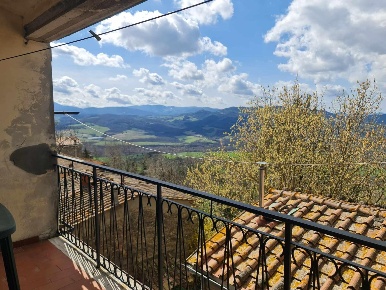 Foto Appartamento a Casole d'Elsa di 160 m² con 6 locali in vendita