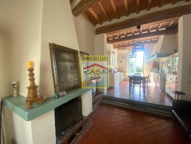 Foto Villa bifamiliare a Fauglia di 240 m² con 8 locali in vendita