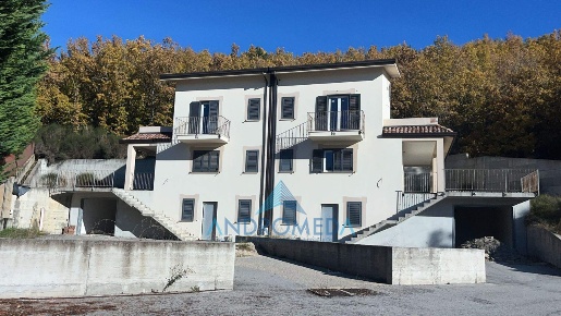 Foto Villa bifamiliare a Scoppito in vendita