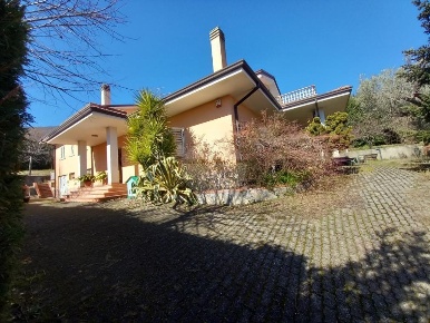 Foto Villa unifamiliare in Via Alcide de Gasperi, Marano Marchesato