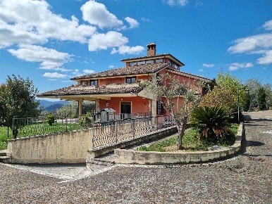 Foto Villa unifamiliare in Via Torre, Manocalzati di 400 m² con 6 locali