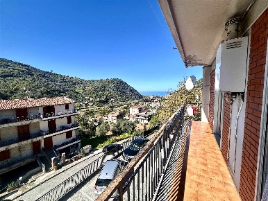 Foto Appartamento in Via Marsala 8, Piraino di 92 m² con 5 locali