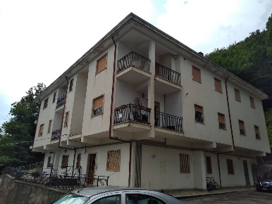 Foto Appartamento a Civitella Roveto di 100 m² con 6 locali in vendita