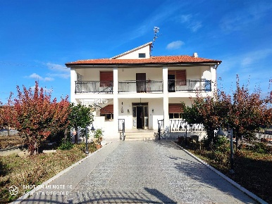 Foto Appartamento a Scerni Centro di 130 m² con 5 locali in vendita